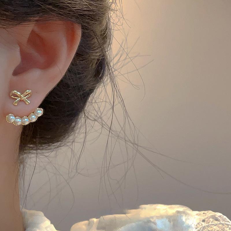 Серьги-бантики с жемчугом, компактные модные серьги-пусеты, легкая роскошь, высокое чувство стиля, универсальные серьги в стиле инс, женские