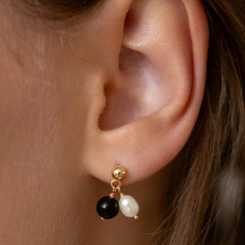 Tatiana (925 Silver) Pearl and Onyx Stud Earrings EC3273