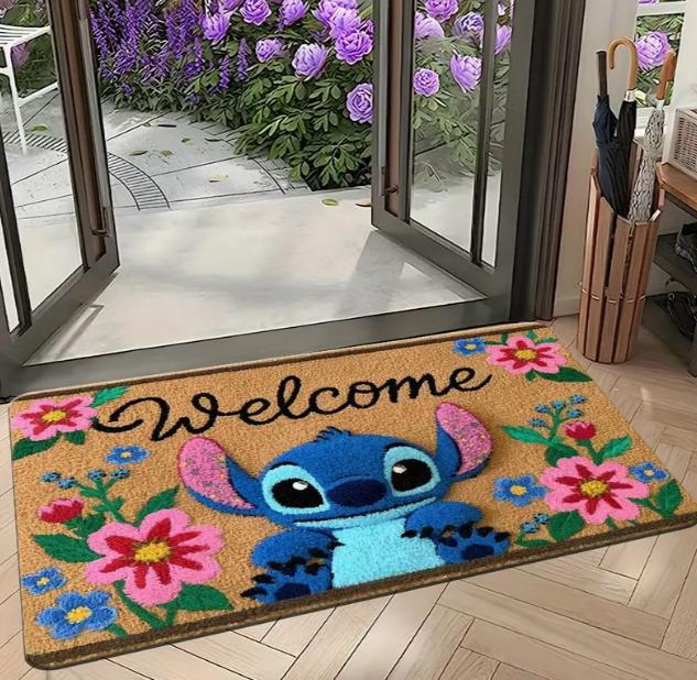 1 шт. Коврик для входной двери с изображением персонажей мультфильма «Стич»: нескользящий, с ярким цветочным рисунком, можно стирать в машине, легко чистится, подходит для дома и детей.
