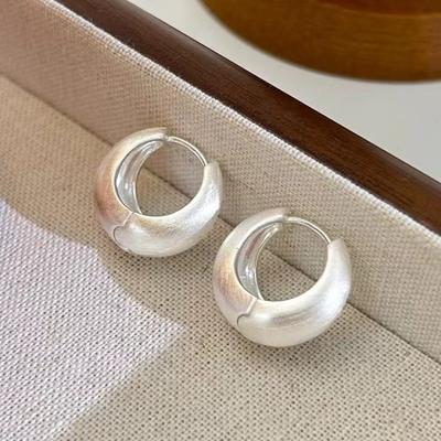 Французские матовые круглые серьги для женщин в готическом стиле, нишевый дизайн, высококачественные ювелирные изделия, новые взрывные аксессуары для ушей