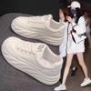 Кожаные толстоподошвенные увеличивающие рост туфли-хлебцы маленькие белые женские весенние новые универсальные ультралегкие с мягкой подошвой повседневные спортивные туфли