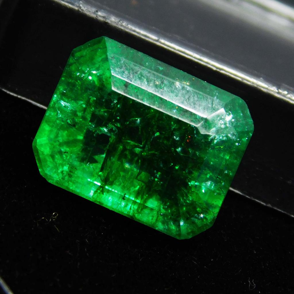 10 Carat Natural Colombian Emerald Green CERTIFIED Loose Gemstone Emerald Cut A-3518a