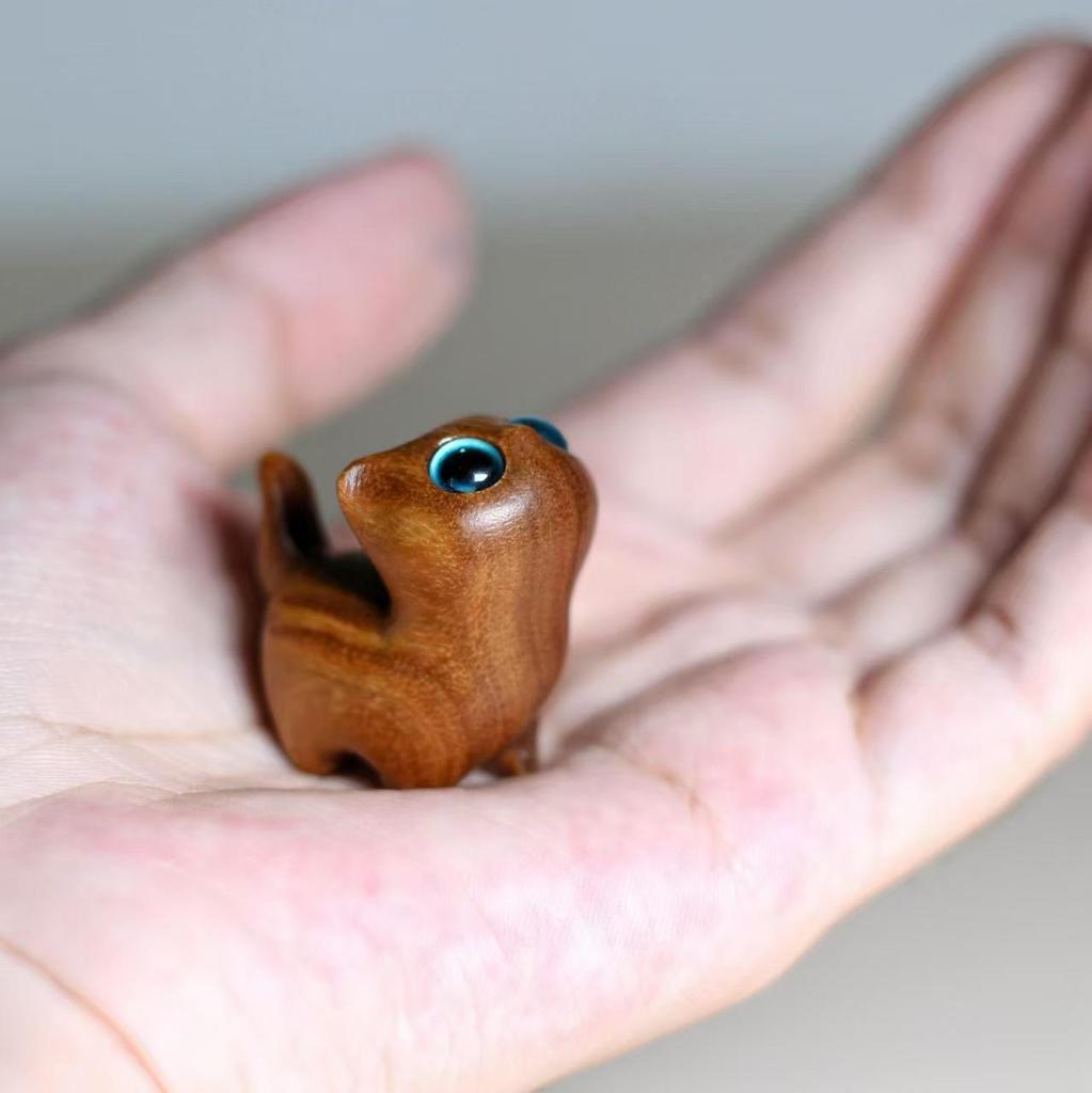 Colorful Wood Carvings: Adorable Mini Wooden Cat Figures