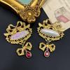 Classic Vintage Dazzle Shell Rhinestone Pearl Pendant Brooches Badges For Women Men Baroque Palace Style Bow Pins Accessories