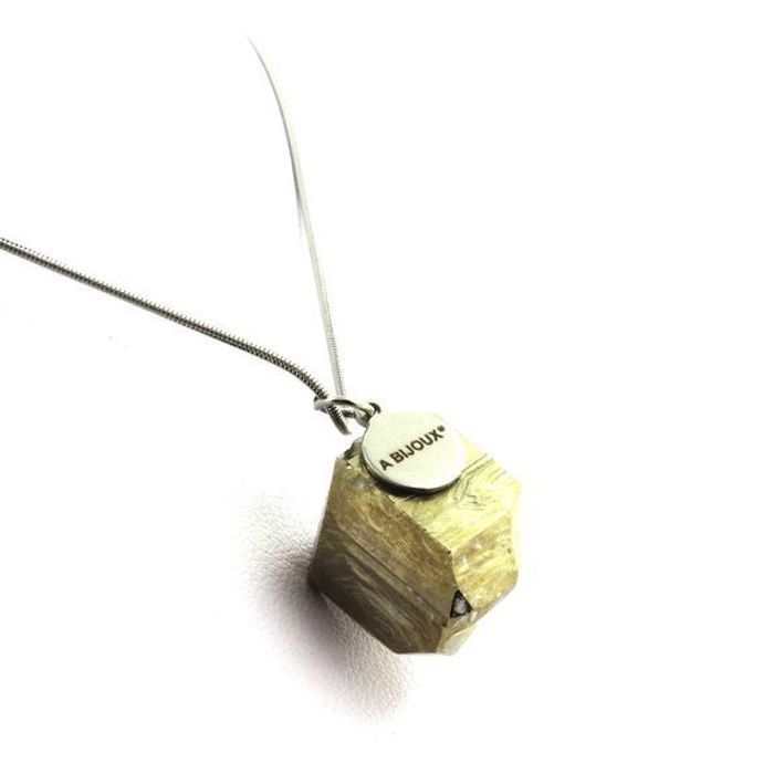 Collier Pyrite brut 49.6 carats