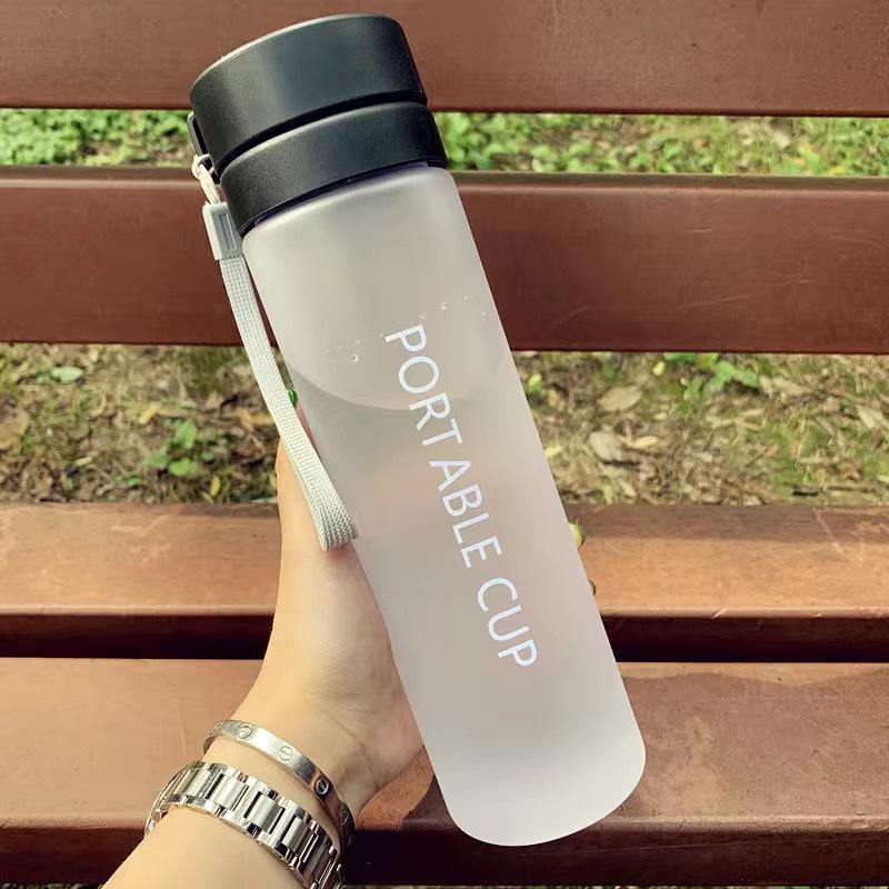 Матовые спортивные бутылки для воды с двойной крышкой: Вместительный, стильный дизайн для мужчин, женщин, студентов и законодателей моды