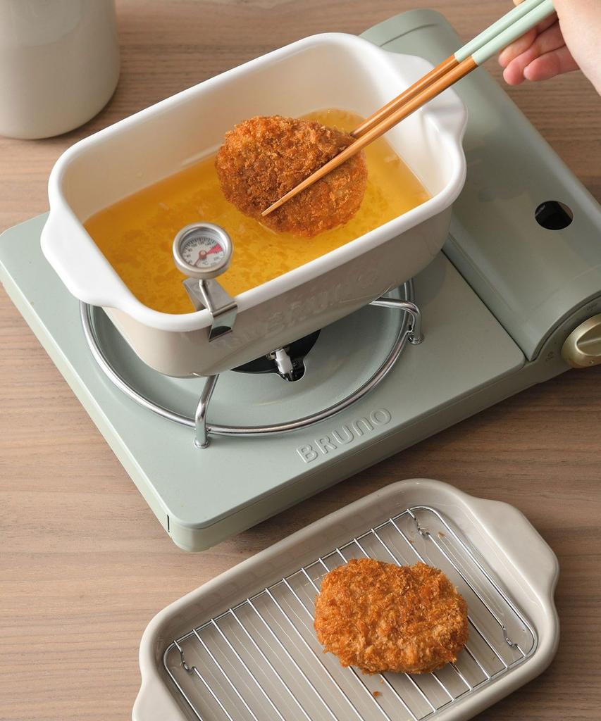 BRUNO Enamel Square Tempura Pot 20cm by Fuji easy to easy to gas and induction with Perfect as a housewarming or graduation Greige Enamel. Compact,