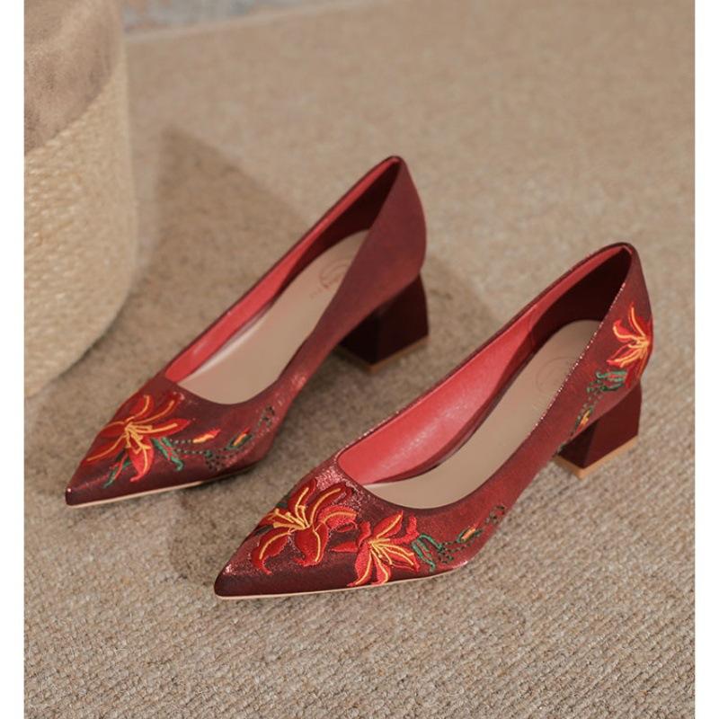 Вышитые туфли-лодочки женские новые светлые туфли для платья не утомляют туфли на высоком каблуке для ципао