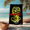 Модное пляжное полотенце Cobra Kai: Идеально для летних приключений Мягкое, впитывающее и быстросохнущее, подходит для плавания и купания