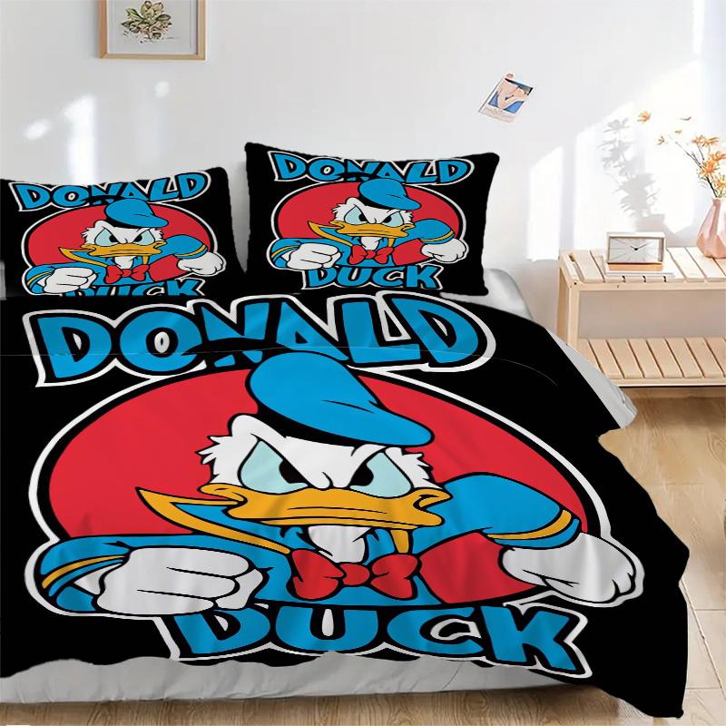 3pcs Angry Donald Duck Printed Quilt Set, Includes 1 Quilt Cover and 2 Pillowcases, Machine Washable, Suitable for All Seasons.W002