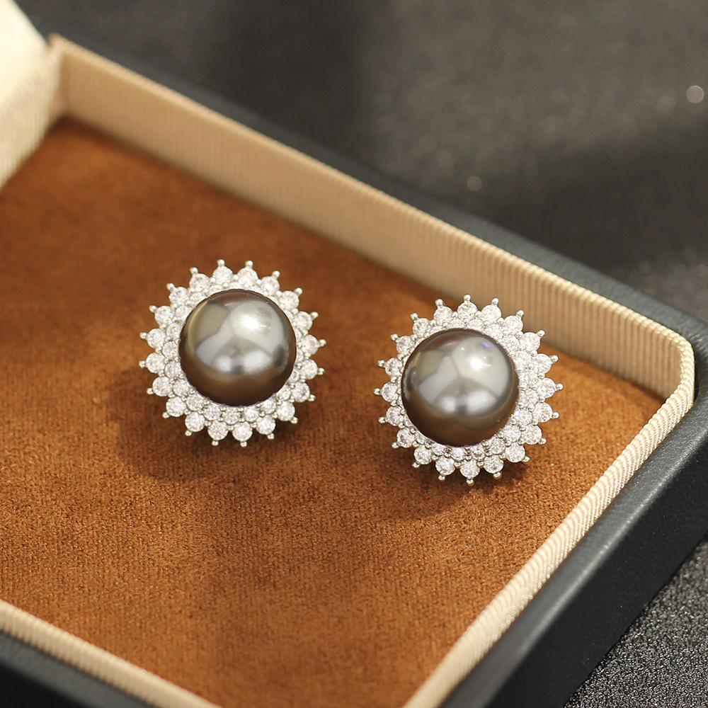 Серьги-гвоздики из стерлингового серебра 925 пробы, two-color pearl stud earrings with elegant golden pearl, держатель для цветов с микро-инкрустацией цирконами, легкая роскошь, высококачественные