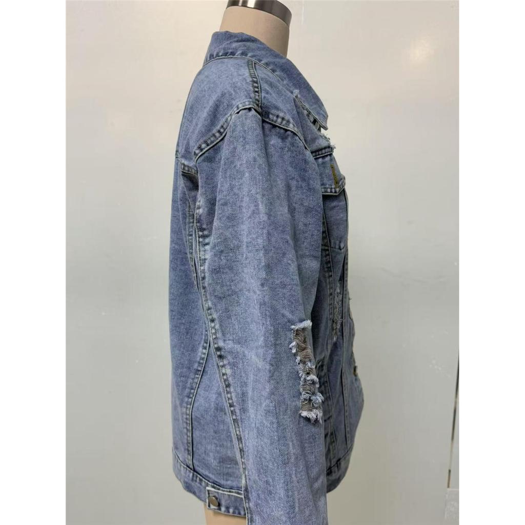 Женская джинсовая куртка оверсайз с рваными деталями в стиле бойфренд