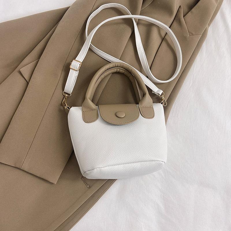 Модная повседневная портативная маленькая сумка женская 2025 лето новая повседневная нишевая простая сумка-мессенджер простая сумка на плечо