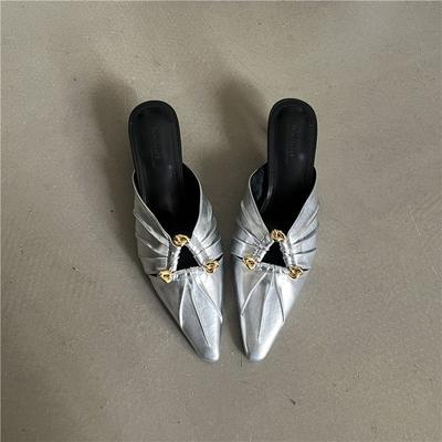 Рекомендуемые! Складная металлическая пряжка крутые тапочки лето 2025 новые мягкая кожа острый носок неглубокий вырез низкий каблук сумка на носке полушлепанцы