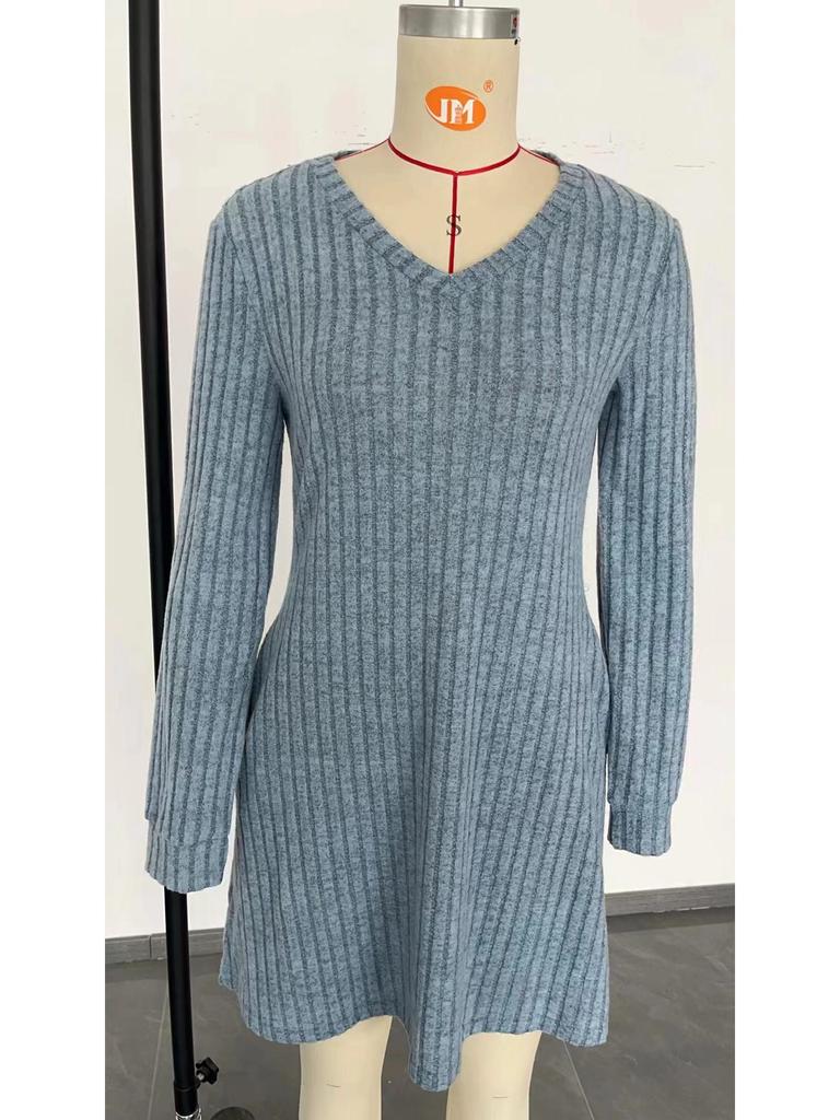 Повседневное платье 2024 года с V-образным вырезом, карманами, ребристым узором и длинными рукавами для европейских и американских женщин.