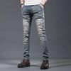 Мужские облегающие европейские джинсы высокого класса в байкерском стиле — новый тренд весны 2024 года