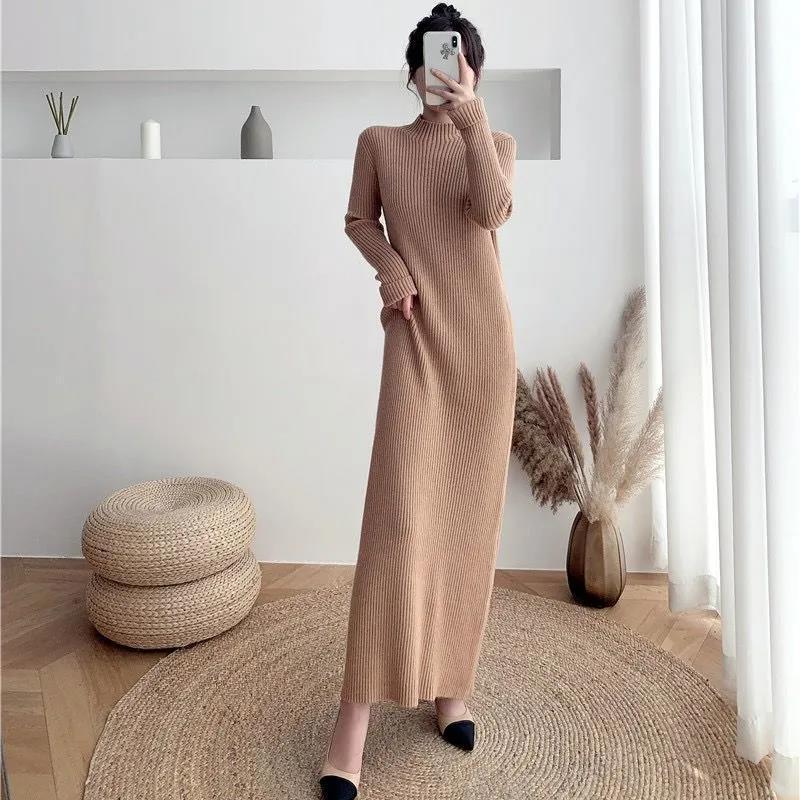 Женское платье-свитер в корейском стиле из толстой вязки с полуводолазкой 2024 года на осень/зиму