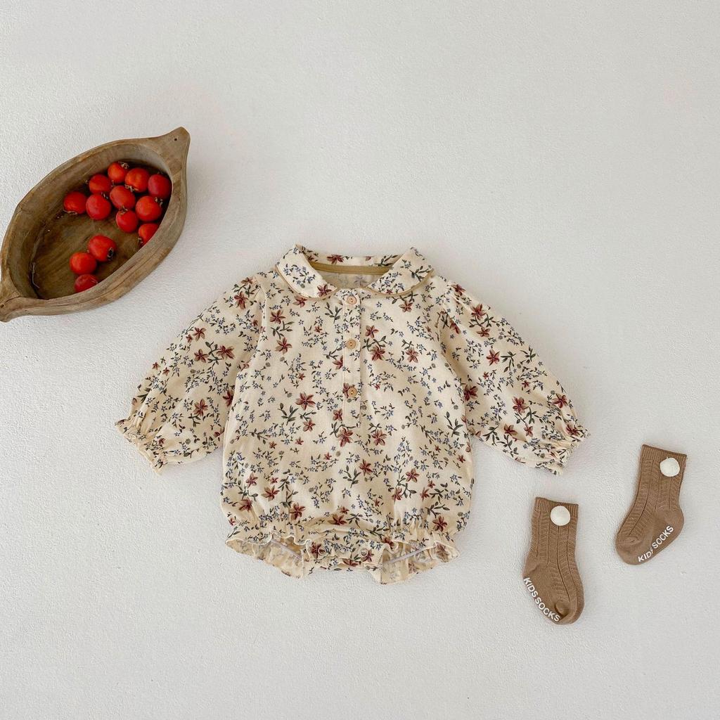 Осень 2024 г. Хлопковый комбинезон для девочек: Принтованный, с отворотом, рукава-фонарики, длинный рукав, свободный крой, треугольный дизайн для ползания.