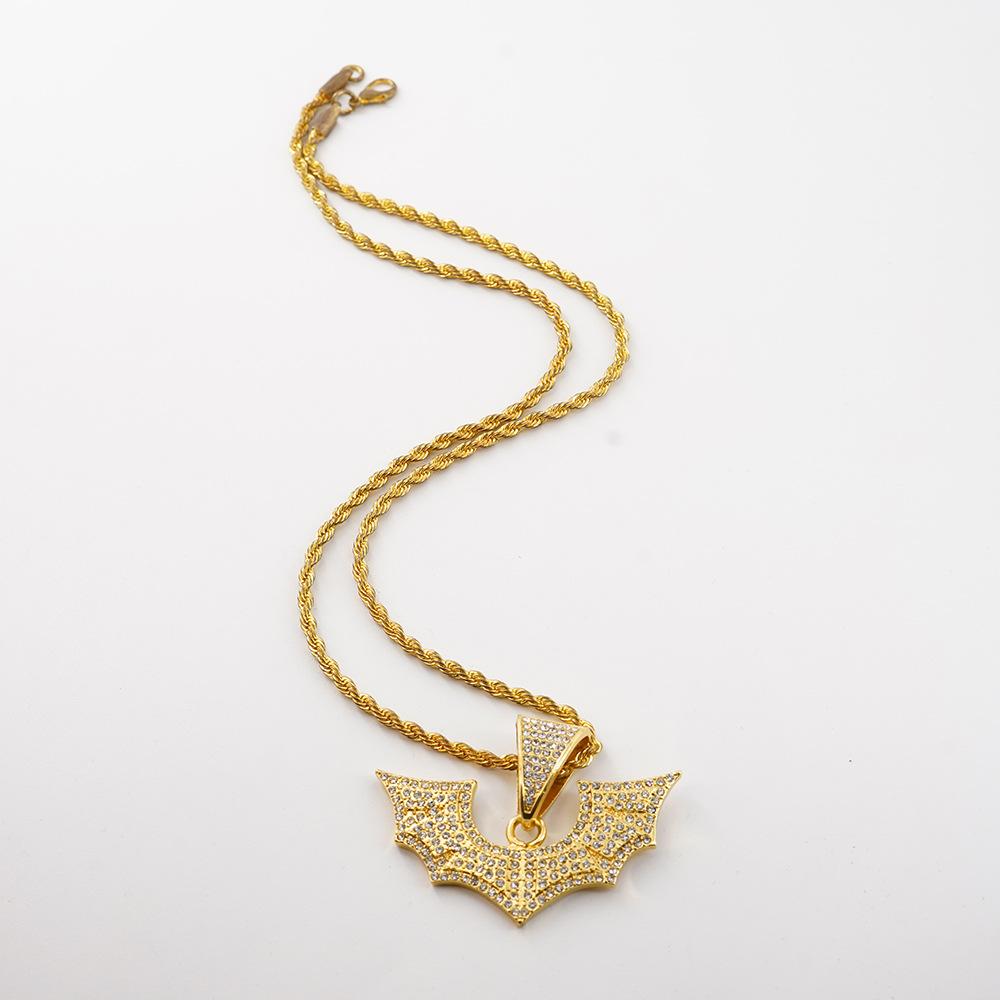 Hip-hop new full-diamond alloy bat-shaped pendant for men's necklace. Trendy and unique accessory for the European and American style.