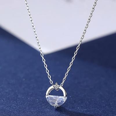 Женское серебряное (925 пробы) колье с подвеской «Прозрачное озеро»