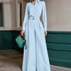 Женский элегантный костюм из двух предметов: блузка с длинным рукавом и брюки клеш