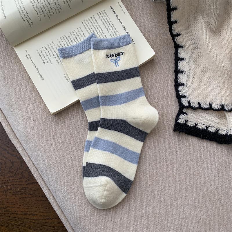 Grey Embroidered Cartoon Bear Mid-calf Socks for Women, Thick and Warm Woolen Socks for Autumn and Winter