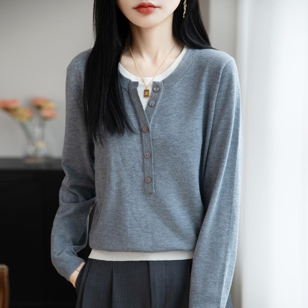 A Youthful Simple and Versatile Base Knitted Sweater for Women's Autumn and Winter Vacation. Two Contrasting Color Sweaters