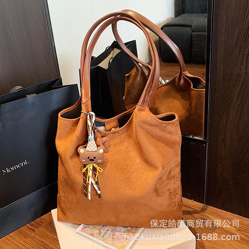 Замшевая сумка женская большой вместимости 2025 новая осень и зима универсальная простая ретро сумка через плечо сумка-тоут для поездок на работу