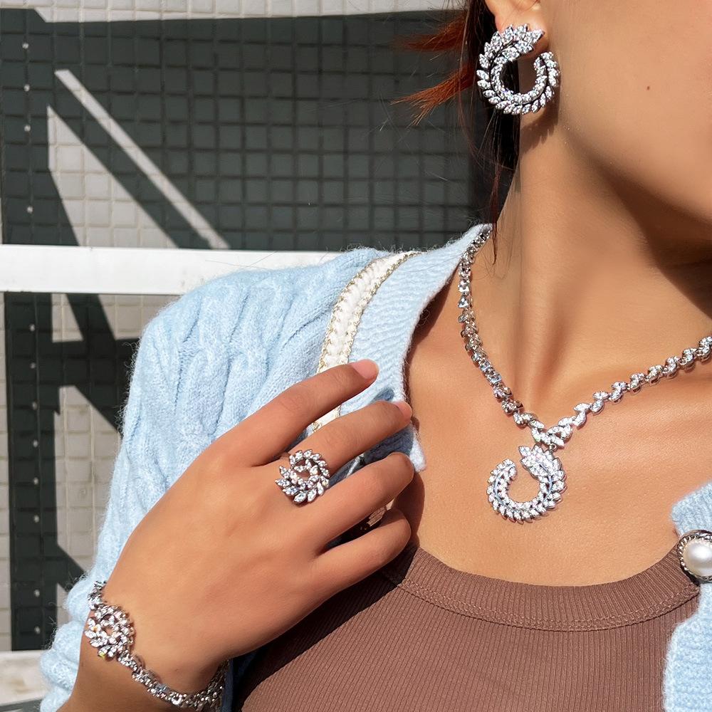 Свадебное платье с колосьями пшеницы, набор из четырех предметов: медное микроинкрустированное цирконами колье, серьги, браслет, цепочка