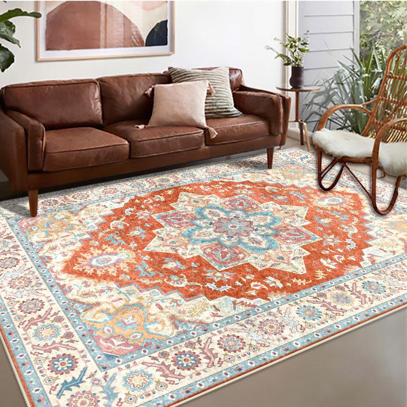 Современный бархатный ковер с элегантным цветочным узором в золотых и нейтральных тонах