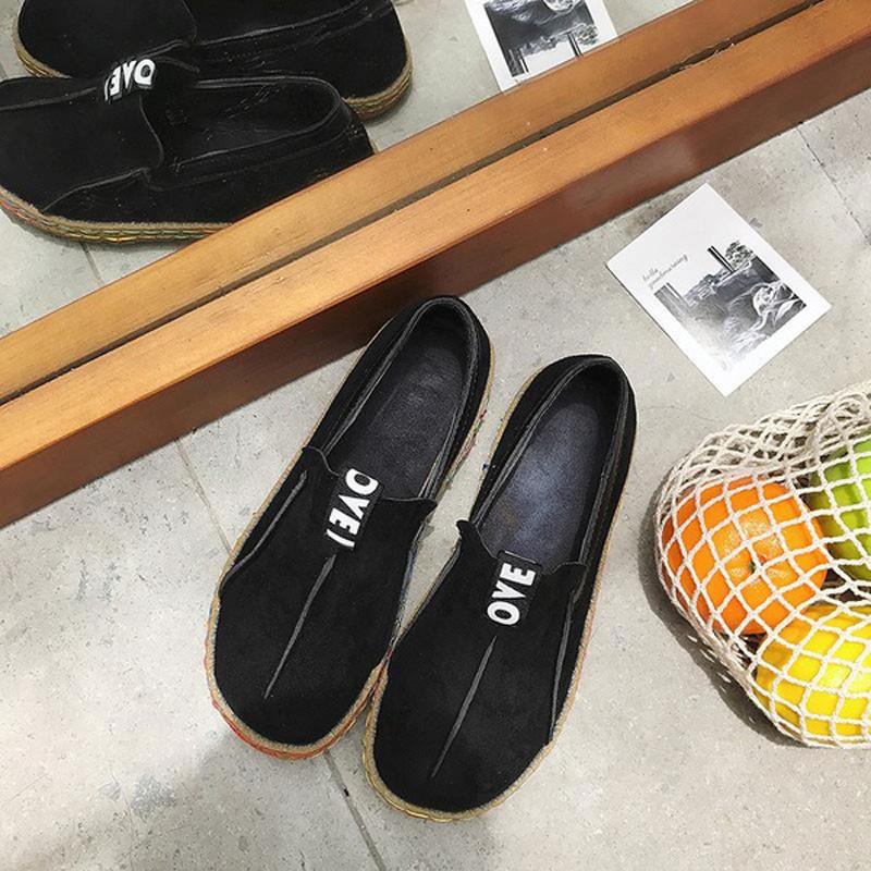 Versatile Women Round Toe Casual Flats With A Classic Pattern And Timeless Design