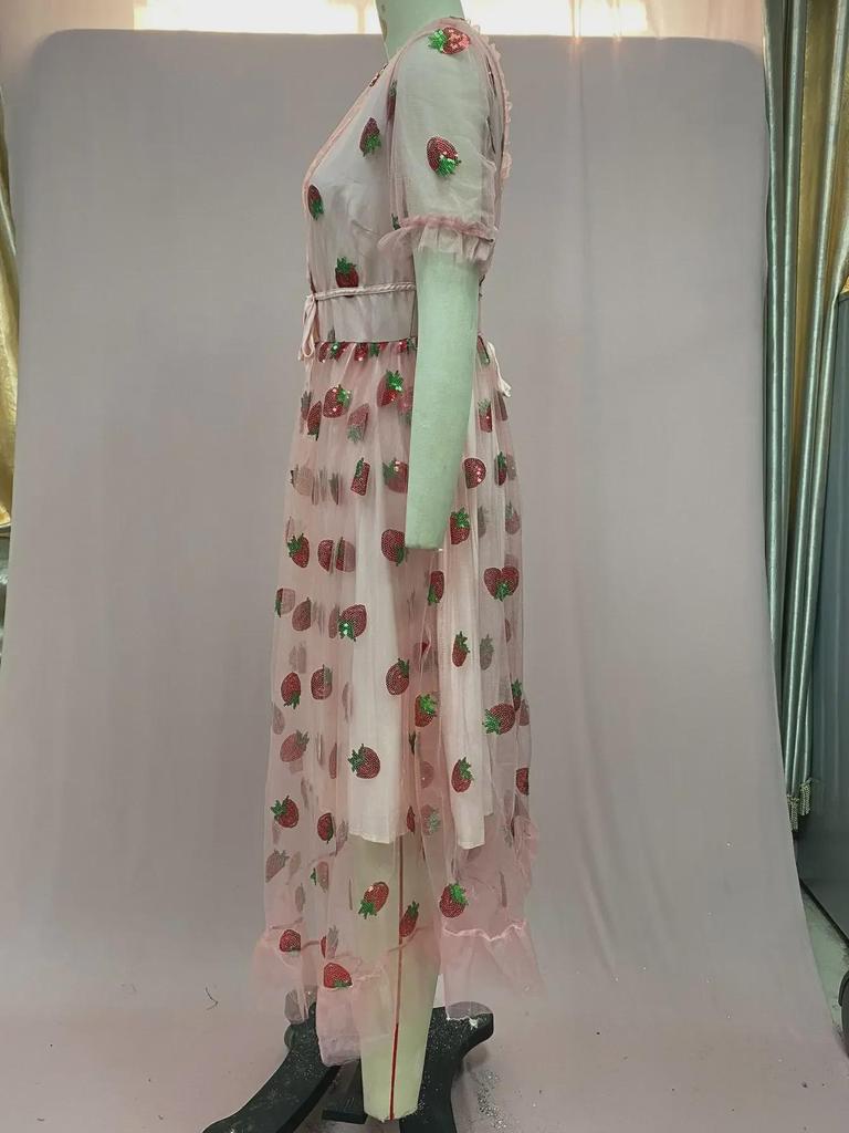 2025 Европейско-американское двухцветное платье-сетка с плиссировкой цвета французской клубники, расшитое пайетками