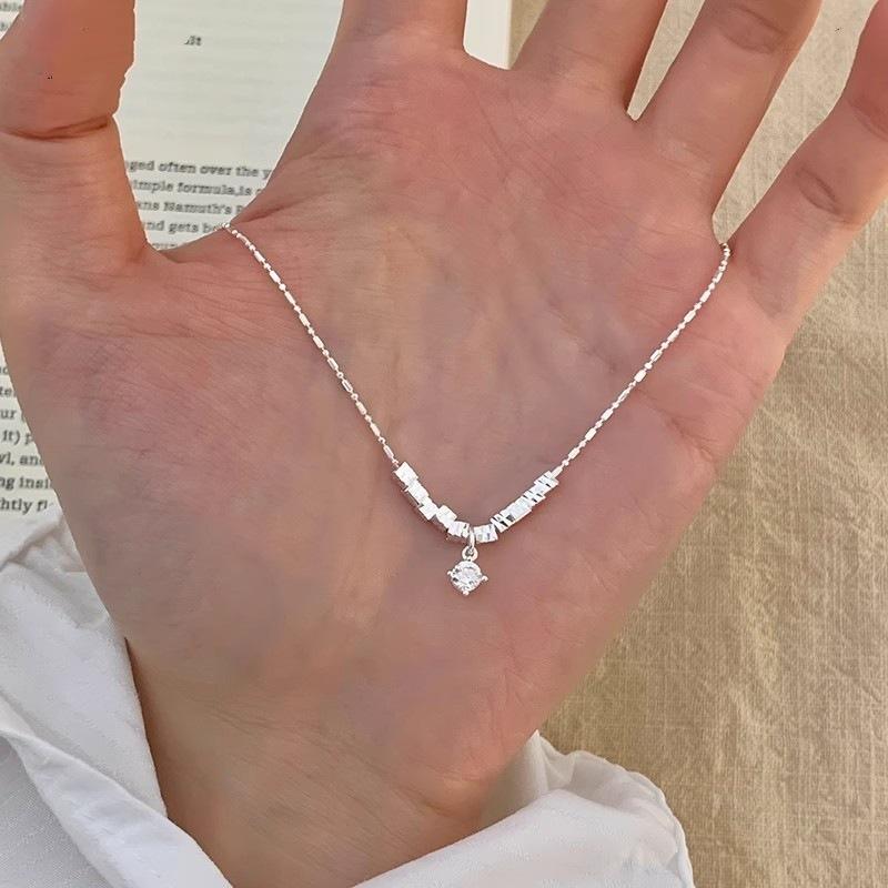 Fragmented Ice Cube Necklace for Women's Versatile Ins Style Clavicle Chain Pendant Necklace for Women's Light Luxury High End Feeling
