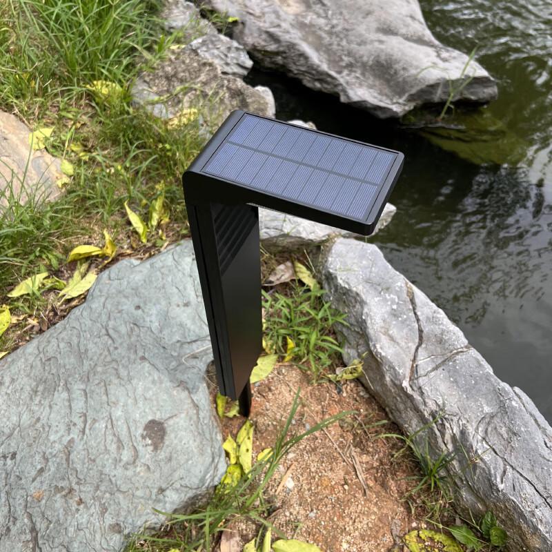 Solar White Light Outdoor Lawn Lamp (2-Pack)