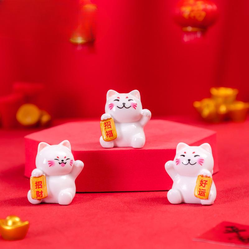 Micro Landscape Decoration for Good Luck and Fortune Cat Resin Crafts Car Cat Decoration Tabletop Home Decoration
