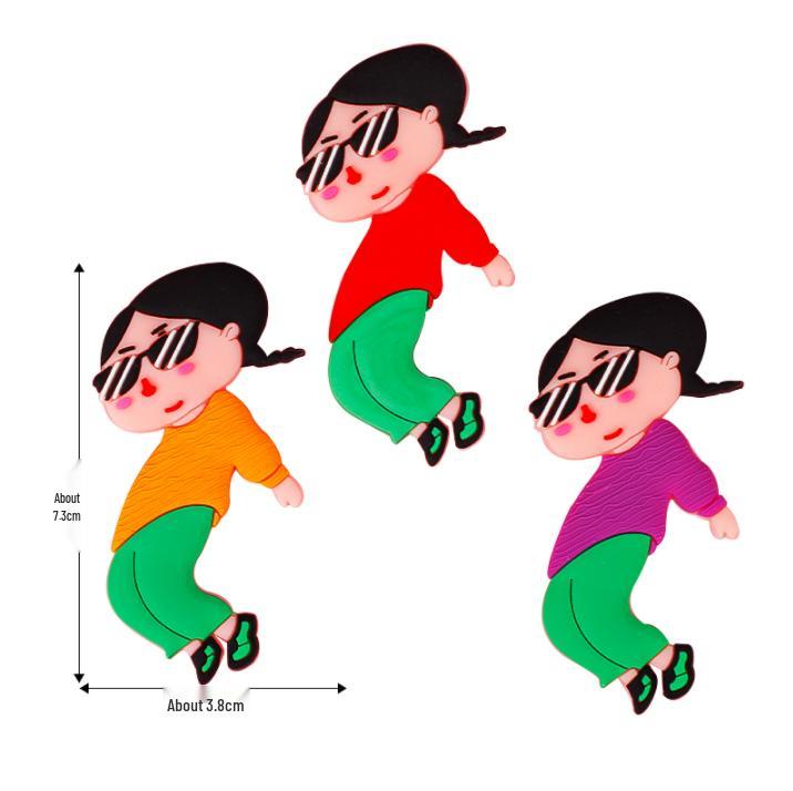 Украшение торта ко Дню матери: Милые елочные игрушки «Мама и лучшая подруга» - Утка-звезда интернета, подключаемая к розетке.