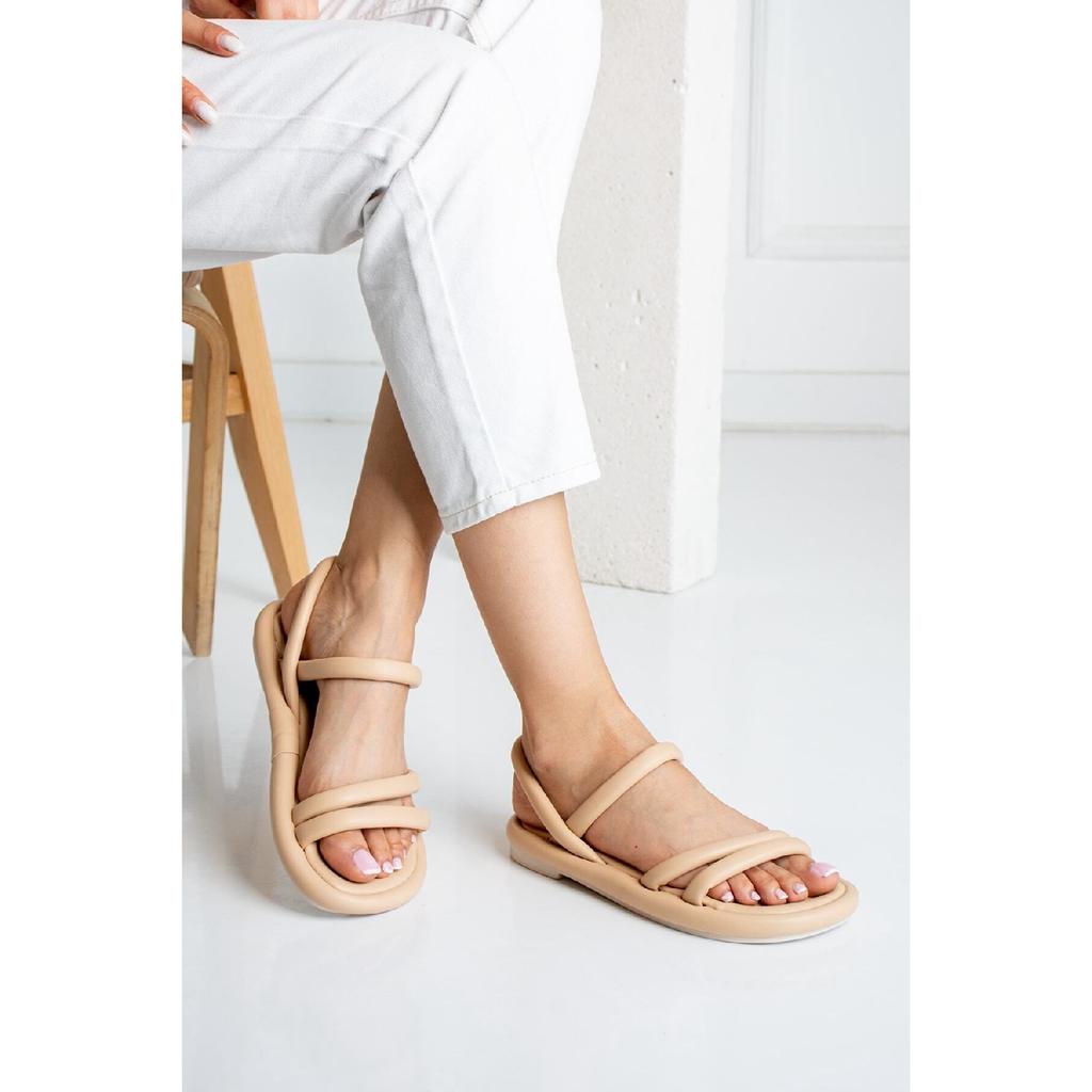 Белые женские сандалии с ремешками