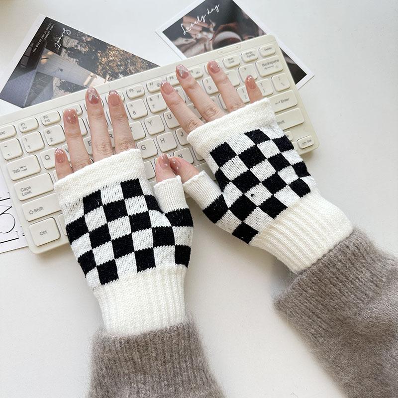 Новые черно-белые клетчатые перчатки с открытыми пальцами для пар, вязаные перчатки для печати для студентов, теплые перчатки без пальцев