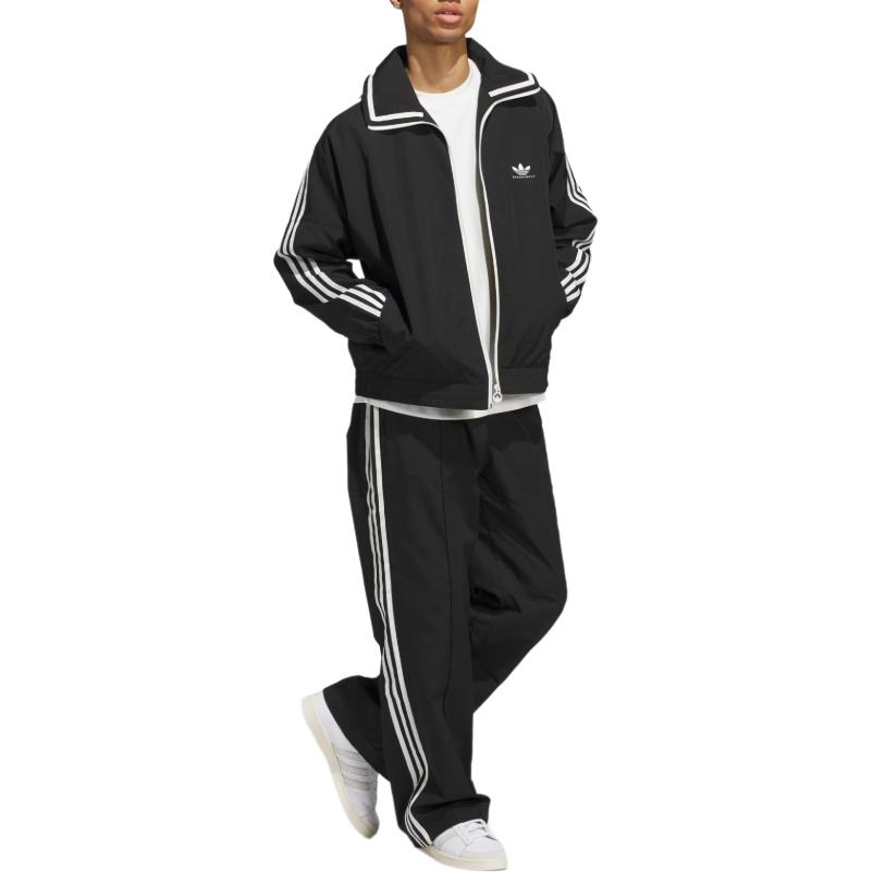 adidas Куртка-ветровка JD5197