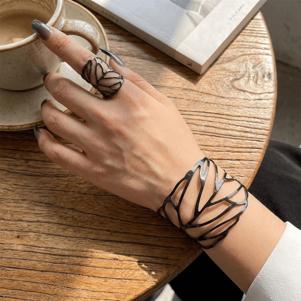 Elegant Open Bangle Ring Set Vintage Retro Jewelry Set Trendy Hollow Leaf Bangle Special Occasions