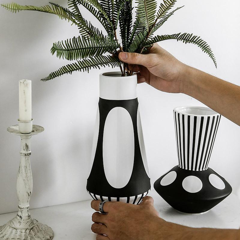 Nordic Creative Black and White Ceramic Vase Abstract Style Flower Arrangement Flower Retro Classic Home Craft Ornament