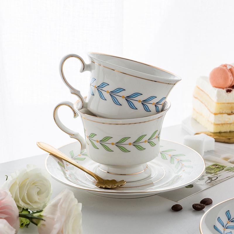 Набор кофейных чашек из костяного фарфора, керамическая кружка, золотая отделка, чашка для британского послеобеденного чая, набор чашек эспрессо с блюдцами, праздничный подарок на день рождения
