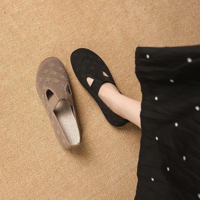 Xiaoxiang простые повседневные дышащие туфли для мам полые нескользящие туфли на плоской подошве с мягкой подошвой одинарные туфли женские 2025 новые