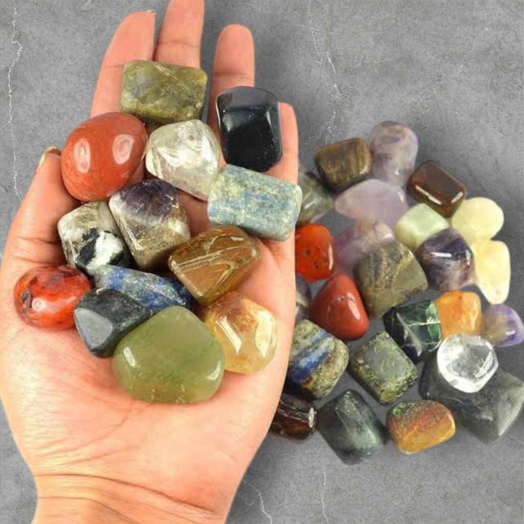 Обработанные кристаллы, настоящие полированные камни, смешанные драгоценные камни, прекрасные драгоценные камни со всего мира. Смешанные лоты драгоценных камней.