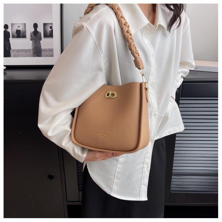 IELGY Versatile Soft Leather Bucket Bag, Foreign-style Texture Shoulder Messenger Bag