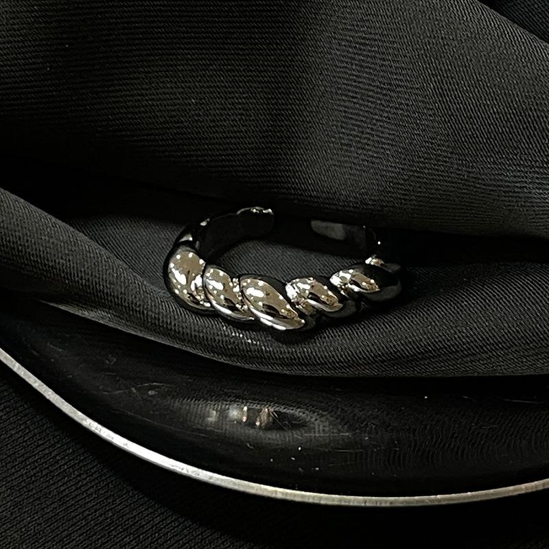 Italian Brushed Hollow Lace Honeycomb Flower Opening Ring Daisy Wide Version Antique Engraved Set Ring Woman