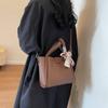 Ретро сумка женская 2025 новая корейская версия модная однотонная сумка большая вместимость сумка через плечо популярная портативная сумка-ведро
