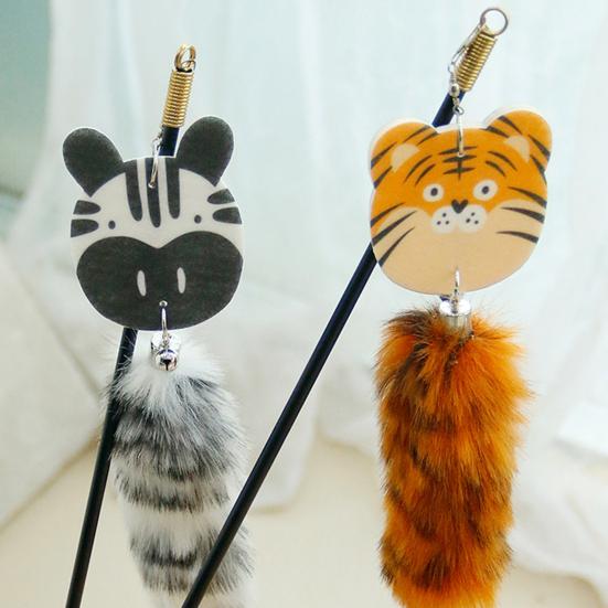 Удочка-дразнилка для кошек, дизайн с плюшевым хвостом, очаровательный внешний вид, мультяшная форма, эргономичная ручка, удобная