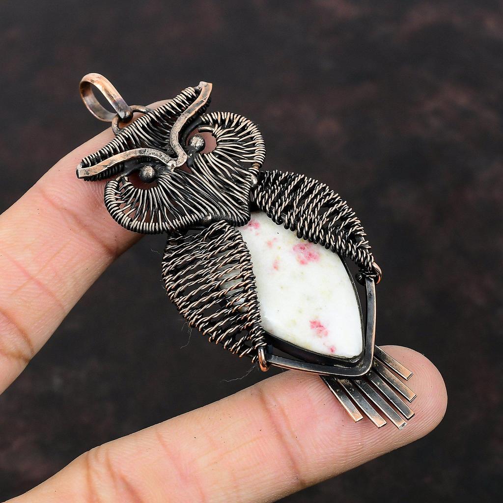 Подвеска из киновари, подвеска, обмотанная медной проволокой, элегантное украшение ручной работы, подвеска в виде совы, подвеска из настоящего драгоценного камня, подарок для него, украшения из киновари и меди