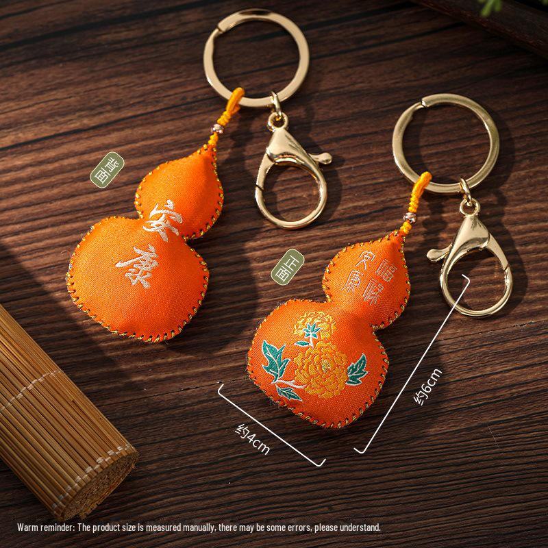 Брелок-саше в китайском стиле «Праздник драконьих лодок»: Подвеска «Мир и благословение»